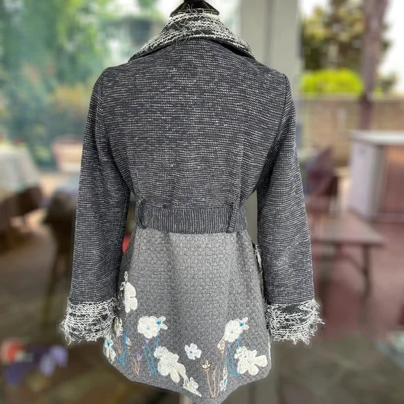 SACRED THREADS ~ Fantastic Pattern-Blocked Jacket w/Floral Detail at Hem ~Medium - Picture 7 of 7
